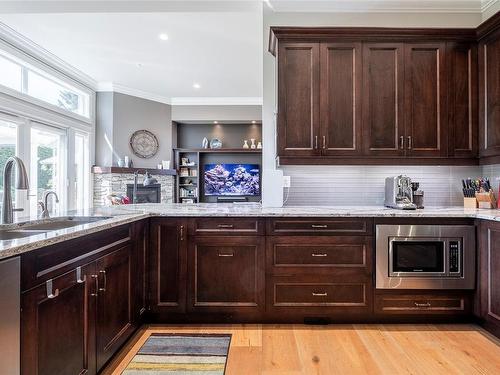 856 Bluffs Dr, Qualicum Beach, BC - Indoor Photo Showing Kitchen With Upgraded Kitchen
