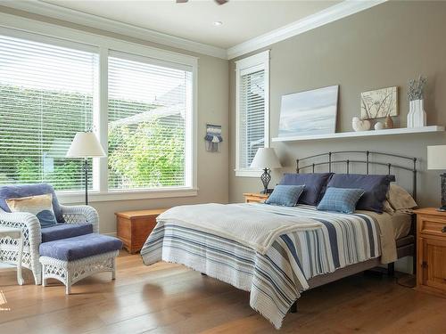 856 Bluffs Dr, Qualicum Beach, BC - Indoor Photo Showing Bedroom