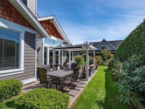 856 Bluffs Dr, Qualicum Beach, BC - Outdoor