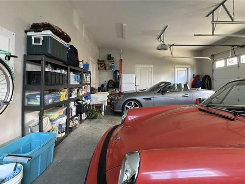 856 Bluffs Dr, Qualicum Beach, BC - Indoor Photo Showing Garage