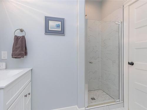 4510 Thompson Clarke Dr East, Bowser, BC - Indoor Photo Showing Bathroom