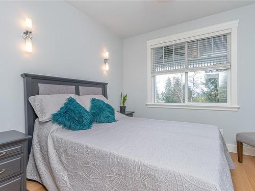 4510 Thompson Clarke Dr East, Bowser, BC - Indoor Photo Showing Bedroom