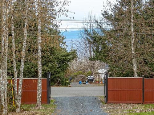 4510 Thompson Clarke Dr East, Bowser, BC - Outdoor