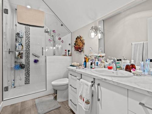 6560 Fawnhill Road, Kamloops, BC - Indoor Photo Showing Bathroom
