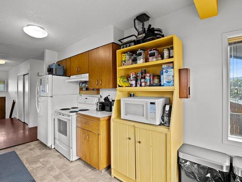 431 Alexander Ave, Kamloops, BC - Indoor Photo Showing Kitchen