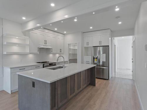 840 Crestline Street, Kamloops, BC - Indoor Photo Showing Kitchen With Double Sink With Upgraded Kitchen