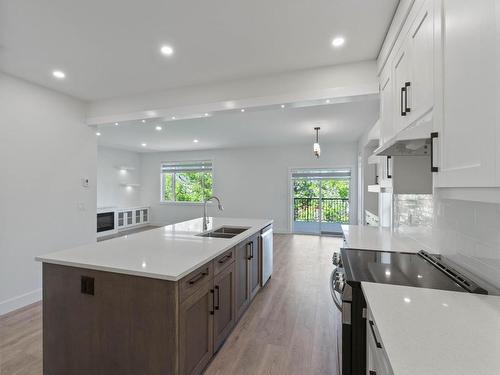 840 Crestline Street, Kamloops, BC - Indoor Photo Showing Kitchen With Double Sink With Upgraded Kitchen