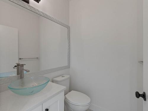 840 Crestline Street, Kamloops, BC - Indoor Photo Showing Bathroom