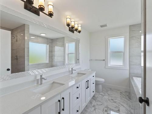 840 Crestline Street, Kamloops, BC - Indoor Photo Showing Bathroom