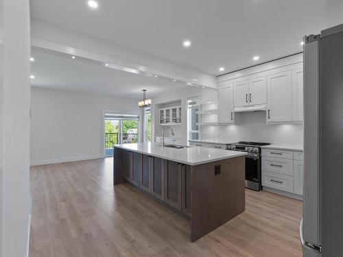 840 Crestline Street, Kamloops, BC - Indoor Photo Showing Kitchen With Upgraded Kitchen