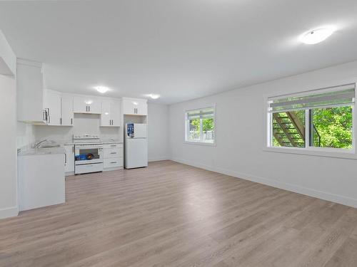 840 Crestline Street, Kamloops, BC - Indoor Photo Showing Kitchen