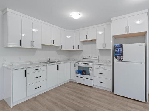840 Crestline Street, Kamloops, BC - Indoor Photo Showing Kitchen