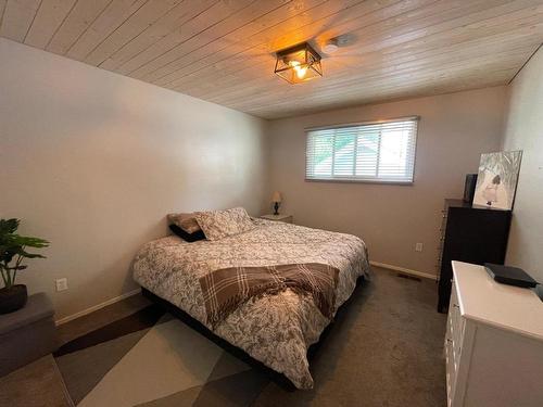 2325 Reid Ave, Merritt, BC - Indoor Photo Showing Bedroom