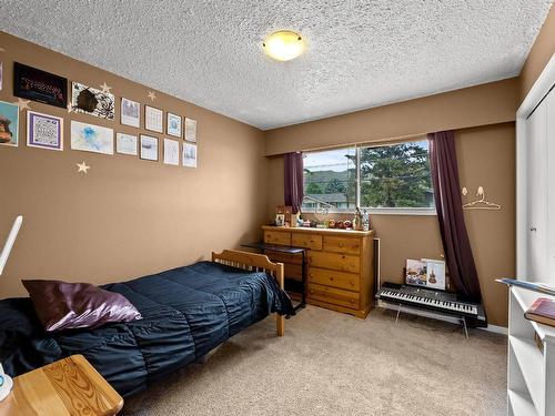 2531 Parkcrest Ave, Kamloops, BC - Indoor Photo Showing Bedroom