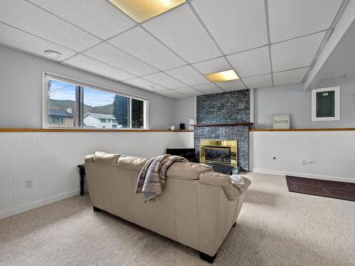 2531 Parkcrest Ave, Kamloops, BC - Indoor With Fireplace