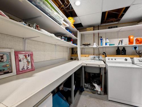 2531 Parkcrest Ave, Kamloops, BC - Indoor Photo Showing Laundry Room