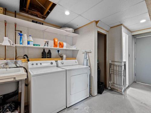 2531 Parkcrest Ave, Kamloops, BC - Indoor Photo Showing Laundry Room