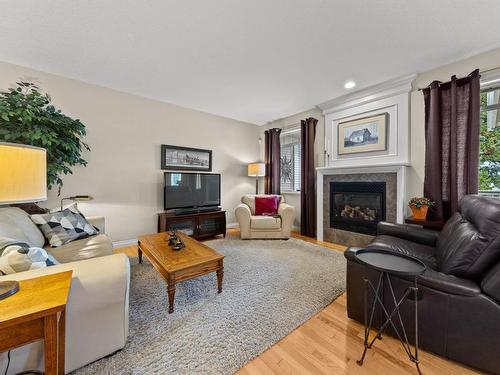 1542 Westerdale Drive, Kamloops, BC - Indoor Photo Showing Living Room With Fireplace