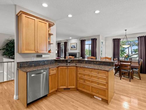 1542 Westerdale Drive, Kamloops, BC - Indoor Photo Showing Kitchen