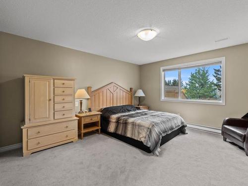1542 Westerdale Drive, Kamloops, BC - Indoor Photo Showing Bedroom