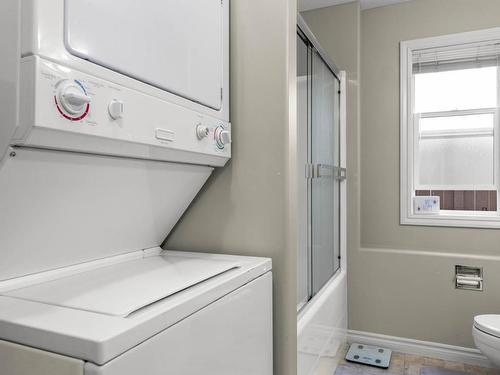 1542 Westerdale Drive, Kamloops, BC - Indoor Photo Showing Laundry Room