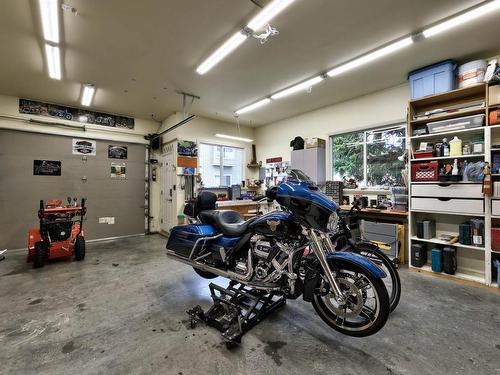 1542 Westerdale Drive, Kamloops, BC - Indoor Photo Showing Garage
