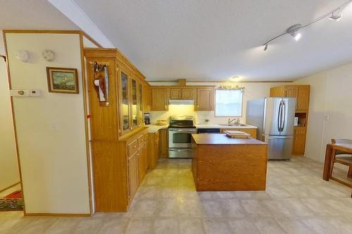 1967 Jim Smith Lake Road, Cranbrook, BC - Indoor Photo Showing Kitchen With Double Sink