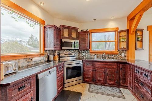 751 4Th Avenue, Fernie, BC - Indoor Photo Showing Kitchen