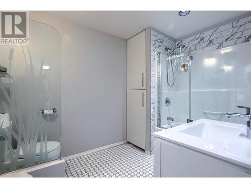 6907 Peach Orchard Road, Summerland, BC - Indoor Photo Showing Bathroom