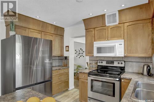6218 Sherwood Drive, Regina, SK - Indoor Photo Showing Kitchen With Stainless Steel Kitchen With Double Sink