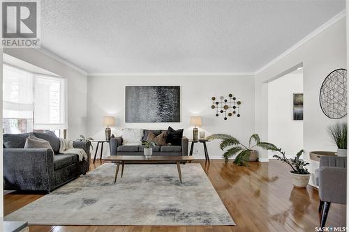 6218 Sherwood Drive, Regina, SK - Indoor Photo Showing Living Room