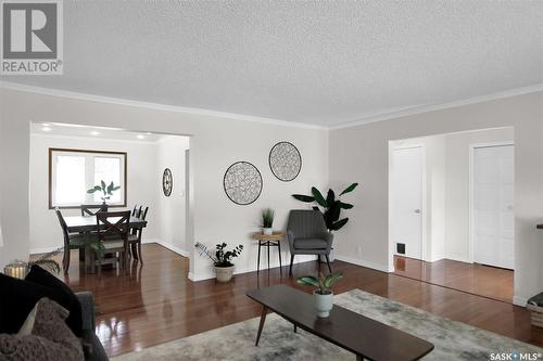 6218 Sherwood Drive, Regina, SK - Indoor Photo Showing Living Room