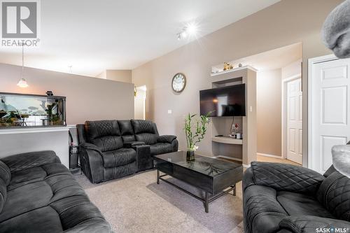 703 Bluebird Crescent, Regina, SK - Indoor Photo Showing Living Room