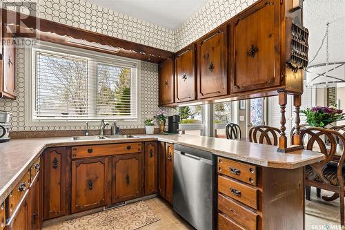 303 2Nd Avenue W, Montmartre, SK - Indoor Photo Showing Kitchen With Double Sink