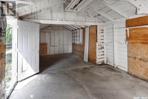 1255 Edgar Street, Regina, SK - Indoor Photo Showing Garage