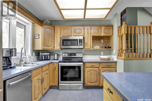 2731 Livingstone Bay E, Regina, SK - Indoor Photo Showing Kitchen With Double Sink
