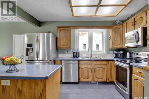 2731 Livingstone Bay E, Regina, SK - Indoor Photo Showing Kitchen With Stainless Steel Kitchen With Double Sink