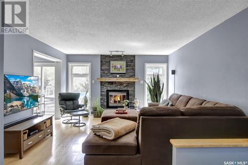 2731 Livingstone Bay E, Regina, SK - Indoor Photo Showing Living Room With Fireplace