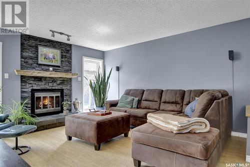 2731 Livingstone Bay E, Regina, SK - Indoor Photo Showing Living Room With Fireplace