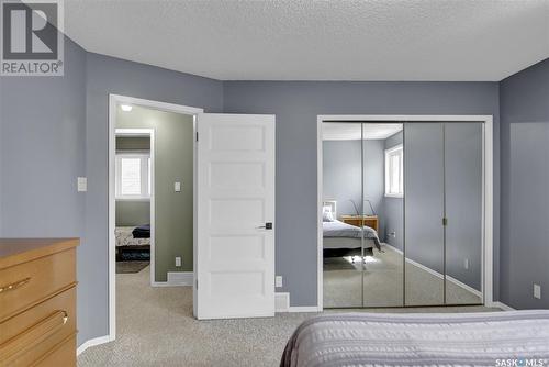 2731 Livingstone Bay E, Regina, SK - Indoor Photo Showing Bedroom