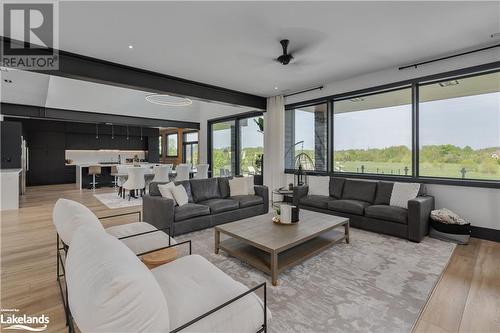 4 Raintree Court, Clearview, ON - Indoor Photo Showing Living Room