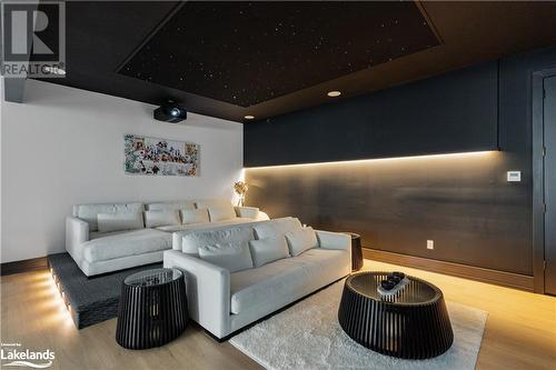 4 Raintree Court, Clearview, ON - Indoor Photo Showing Living Room