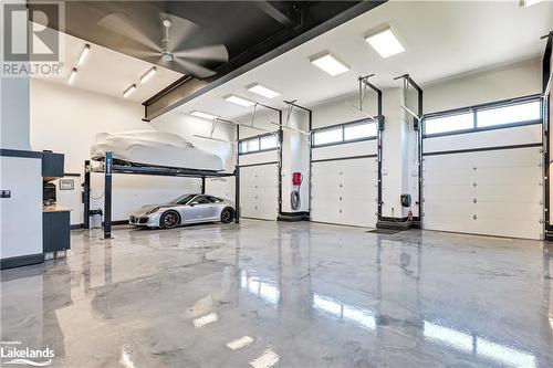 4 Raintree Court, Clearview, ON - Indoor Photo Showing Garage