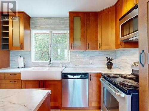 2389 Wall Street, Texada Island, BC - Indoor Photo Showing Kitchen With Upgraded Kitchen