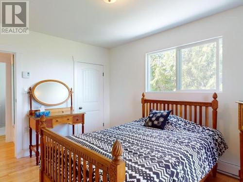 2389 Wall Street, Texada Island, BC - Indoor Photo Showing Bedroom