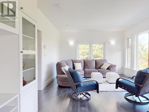 2389 Wall Street, Texada Island, BC - Indoor Photo Showing Living Room