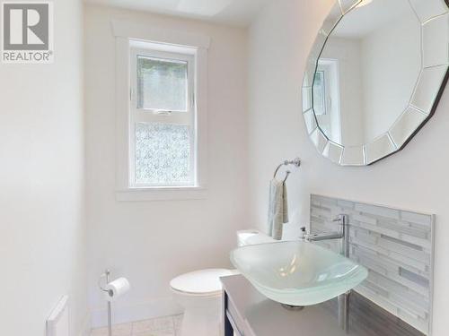 2389 Wall Street, Texada Island, BC - Indoor Photo Showing Bathroom