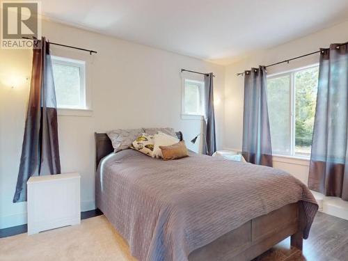 2389 Wall Street, Texada Island, BC - Indoor Photo Showing Bedroom