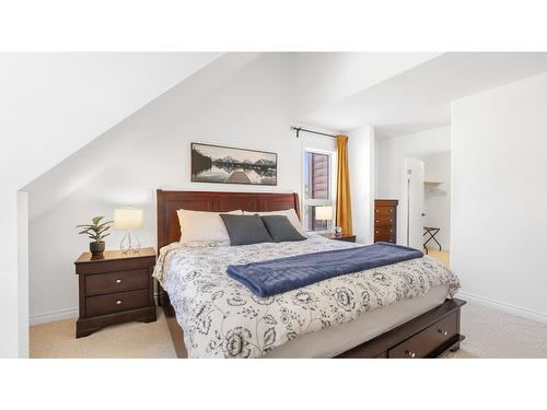 945 Westridge Way, Invermere, BC - Indoor Photo Showing Bedroom