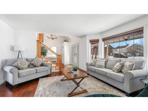 945 Westridge Way, Invermere, BC - Indoor Photo Showing Living Room